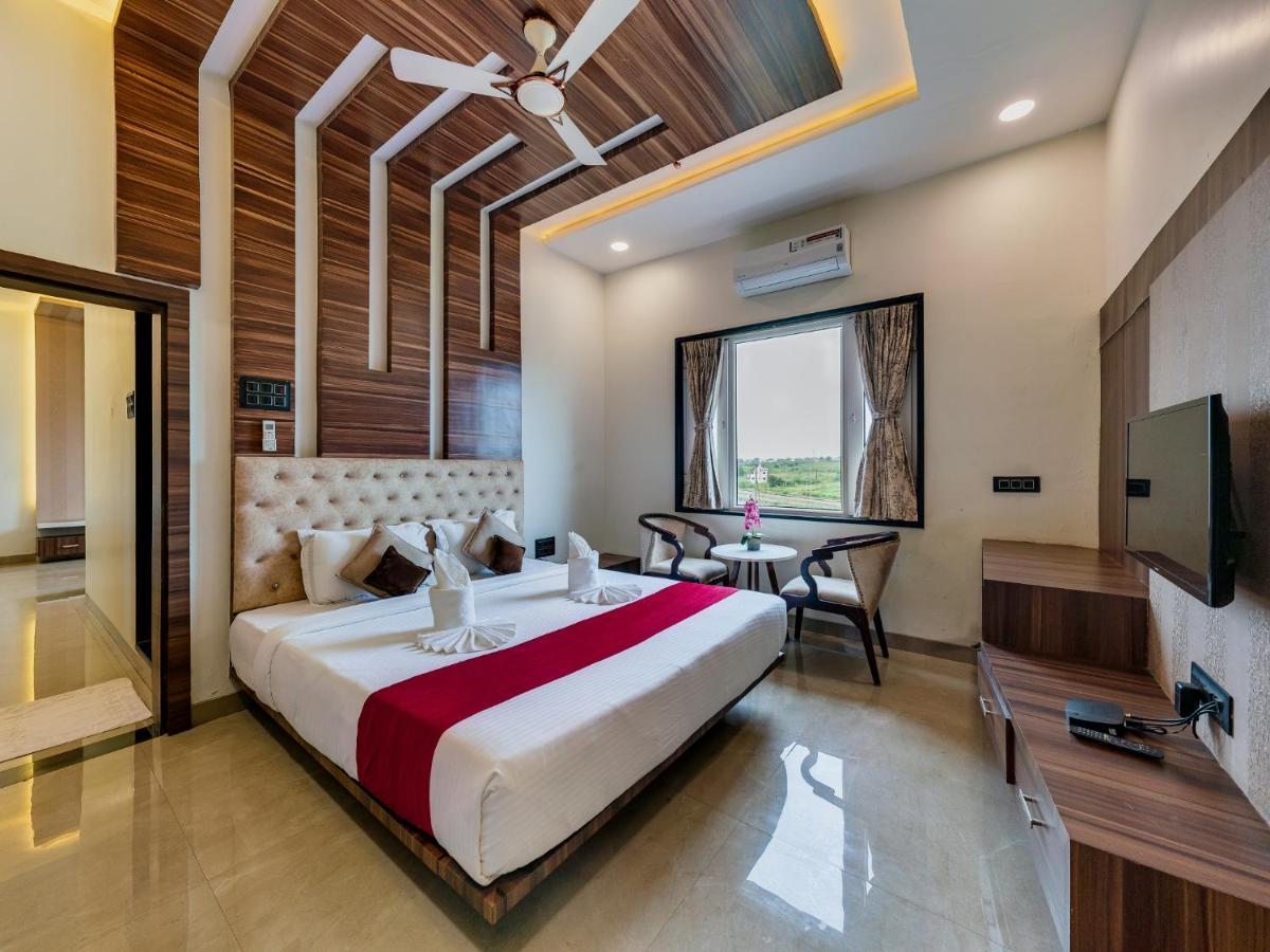 Hotel Chandradeep Regency Dhule Exteriér fotografie