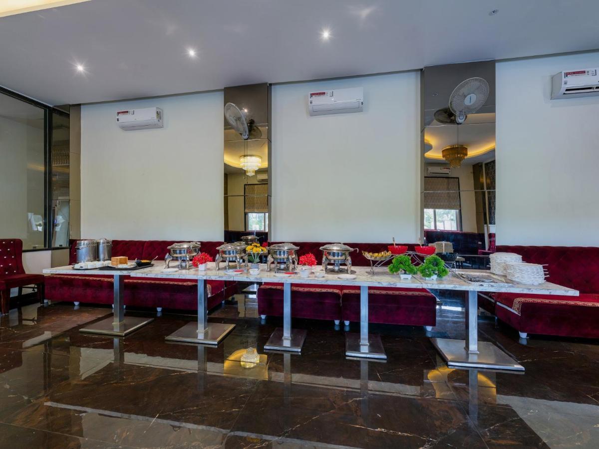 Hotel Chandradeep Regency Dhule Exteriér fotografie