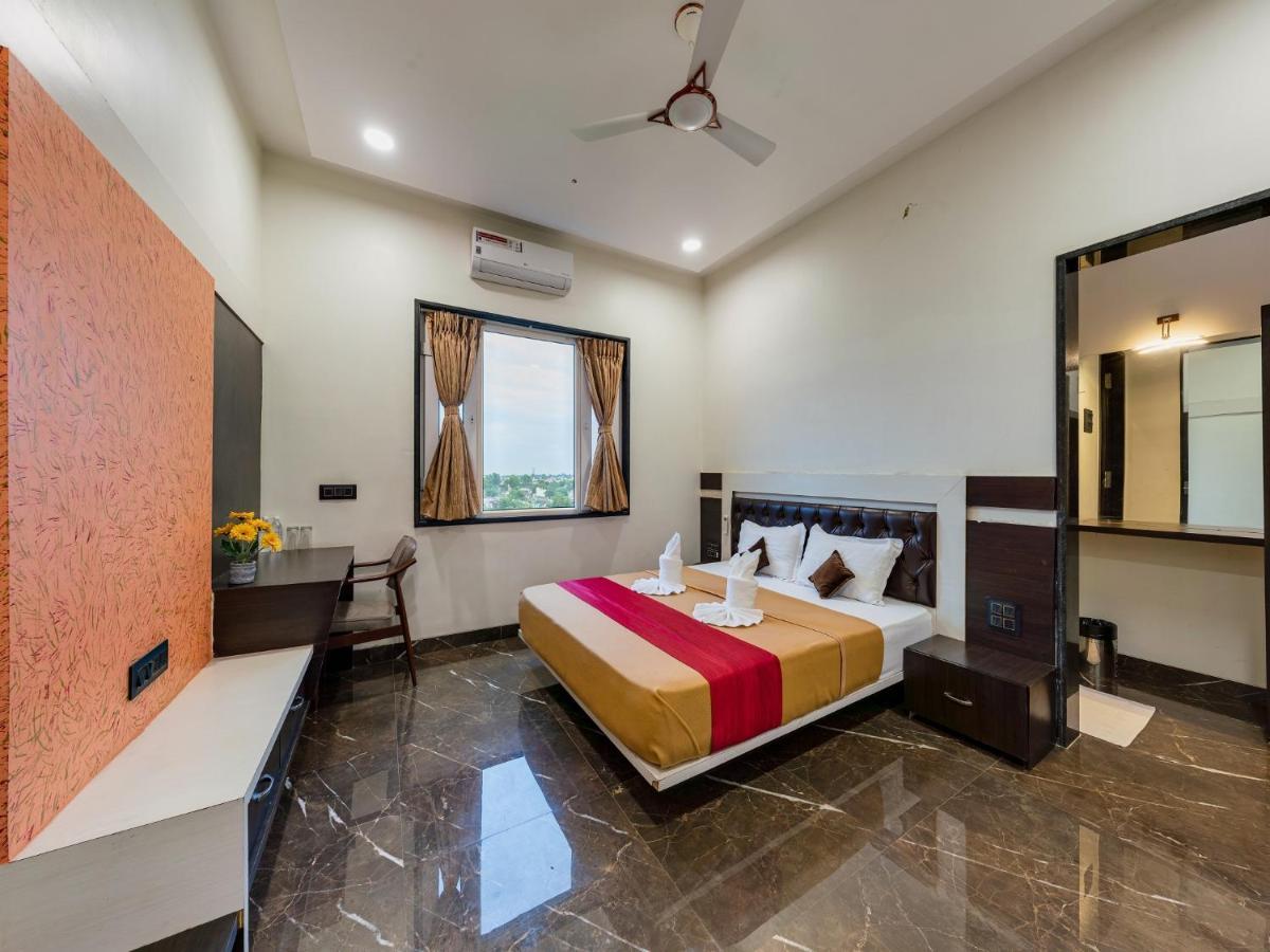 Hotel Chandradeep Regency Dhule Exteriér fotografie